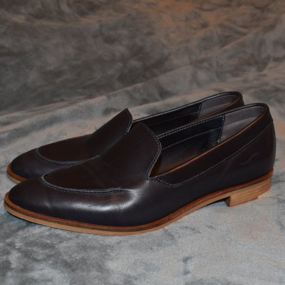 Everlane Modern Loafer in Navy - Picture 3 of 6